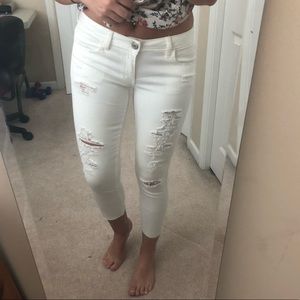 NWOT American Eagle white distressed jeans